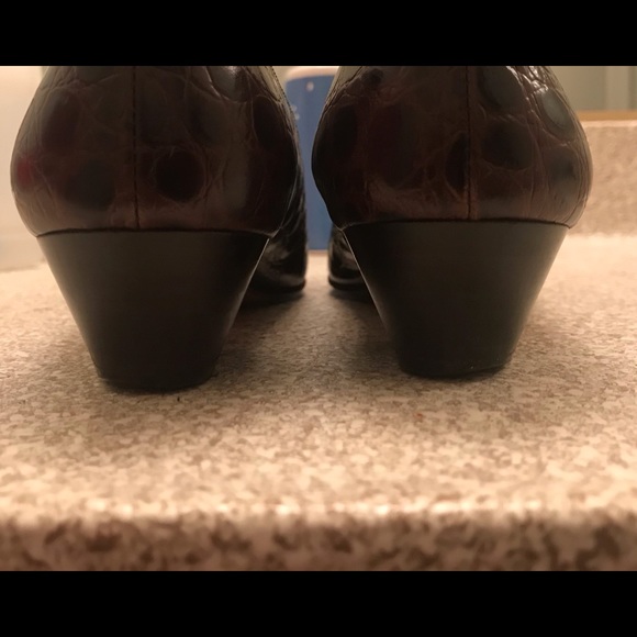 Ferragamo Bow Pump Shoe - Picture 8 of 8